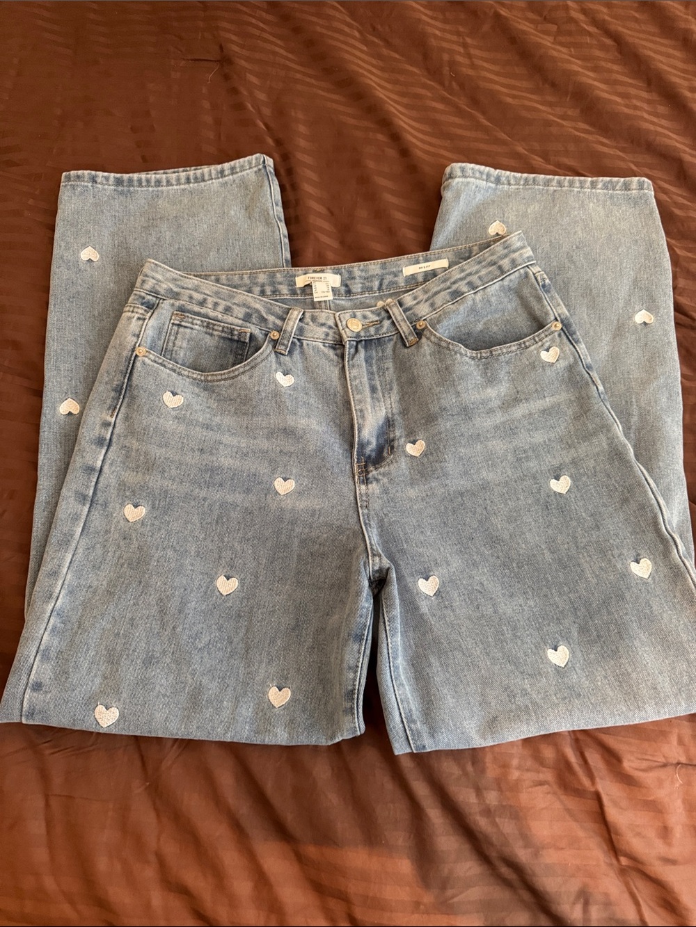 Forever21 Light Wash Blue Women’s Jeans with White Heart Embroidery